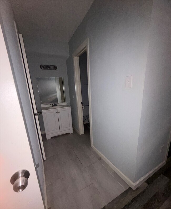 Building Photo - 4626 Bell St