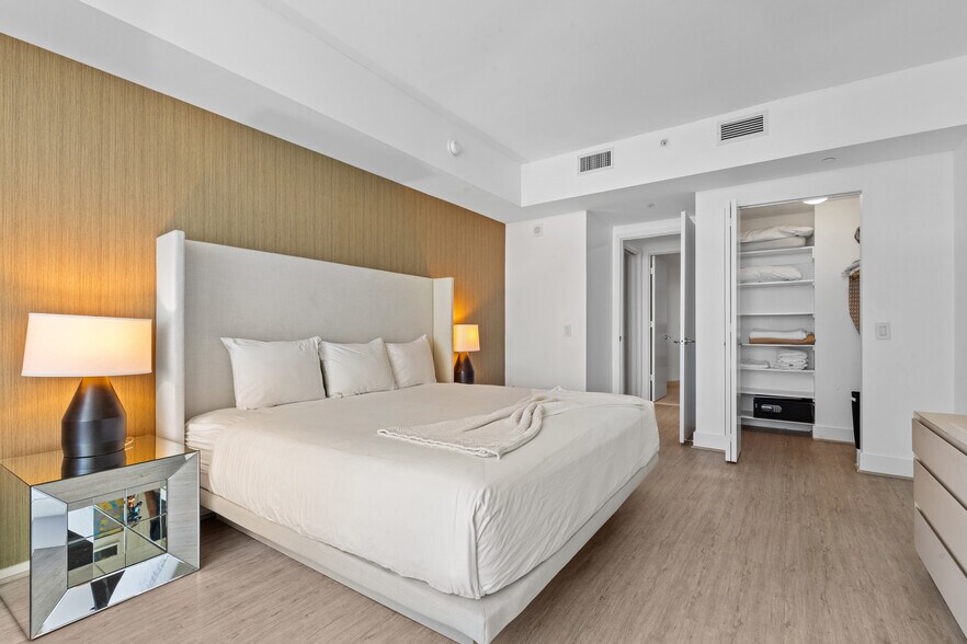 Building Photo - 4111 S Ocean Dr