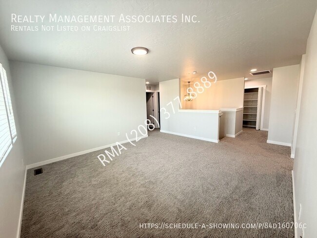 Building Photo - 3781 W La Brea Dr