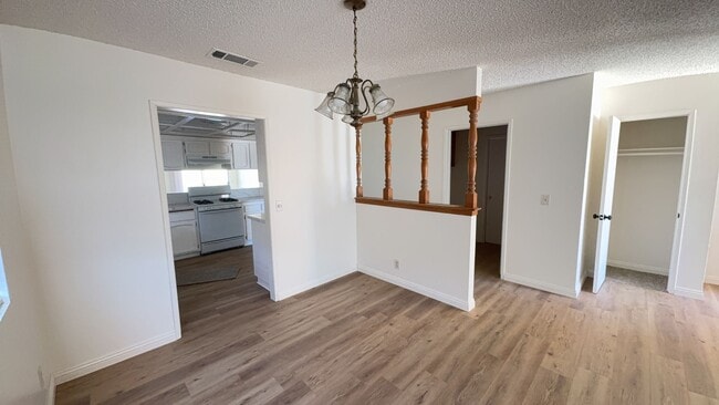 Building Photo - 3 BEDROOM VICTORVILLE HOME
