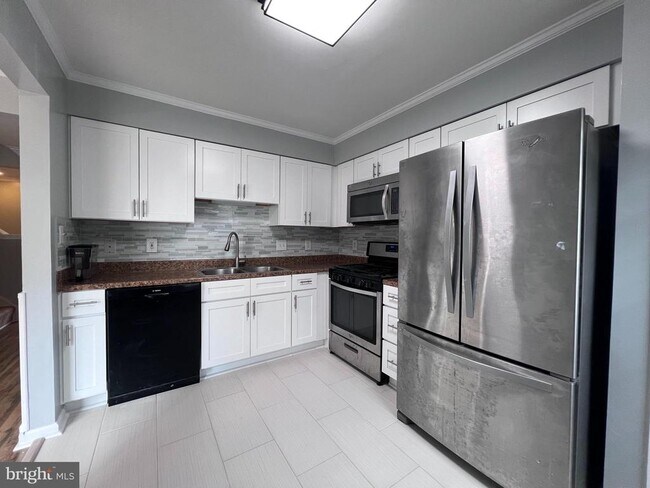 Building Photo - 9038 Falcon Glen Ct
