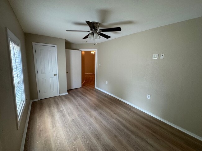 Building Photo - Stylish and Spacious 4-Bedroom Home PLUS C...