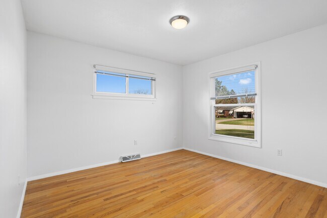 Building Photo - 9993 Hawley Dr