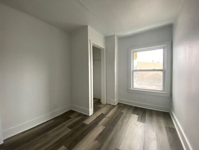 Building Photo - 124 S Chillicothe St