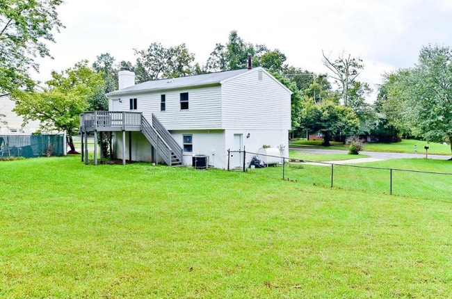 Building Photo - 3704 Oaklawn Rd