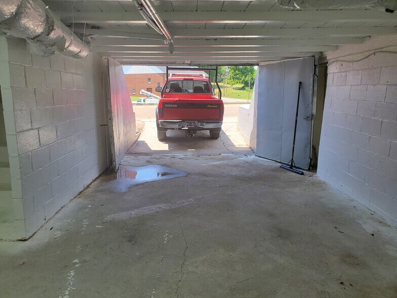 Mid size truck, 4 door with ladder rack fits under house - 358 E Lincoln Rd