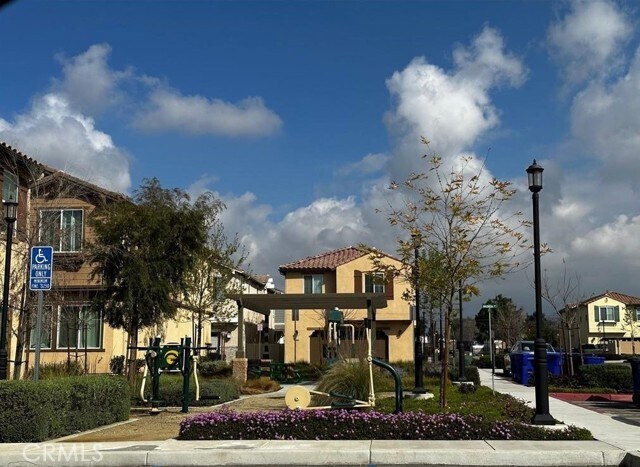 Building Photo - 5567 Seville Dr