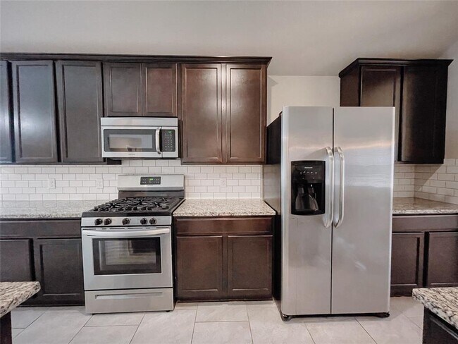 Building Photo - 8123 Carillon Way