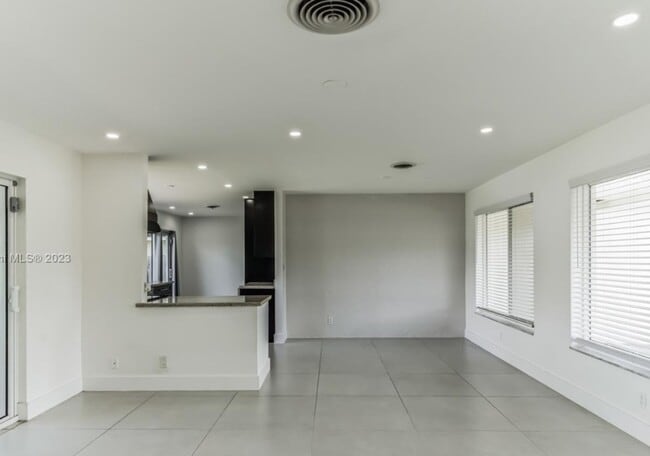 Building Photo - 1709 SW 5th Pl