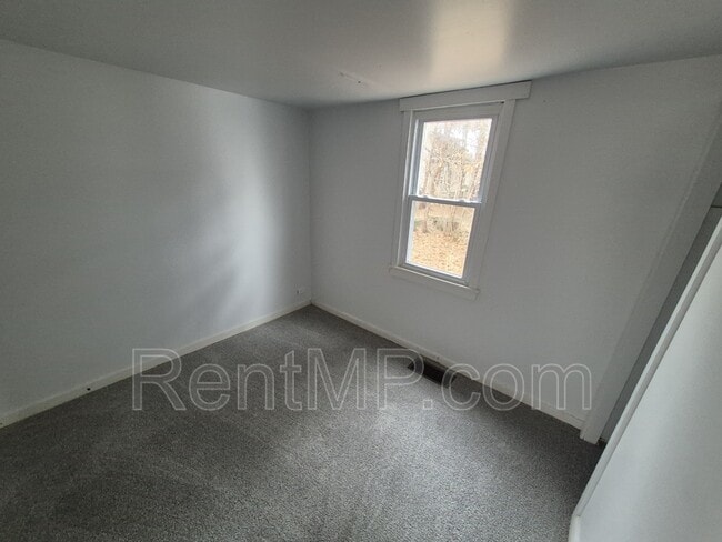 Building Photo - 1012 S Lansing St