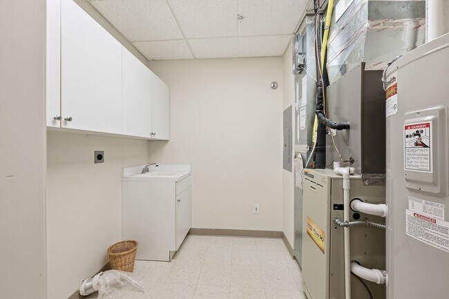 Building Photo - 5745 Newbank Cir