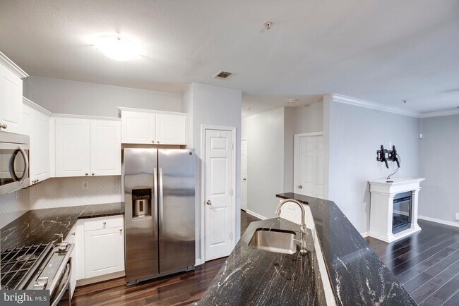 Building Photo - 11371 Aristotle Dr