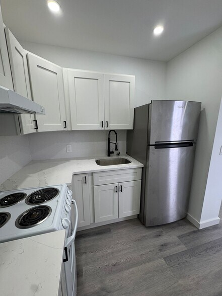 Building Photo - 96 Broughton Ave