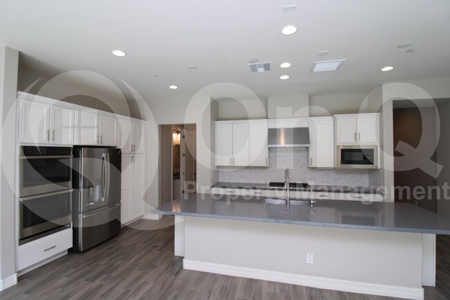 Building Photo - 7437 E Via De Luna Dr