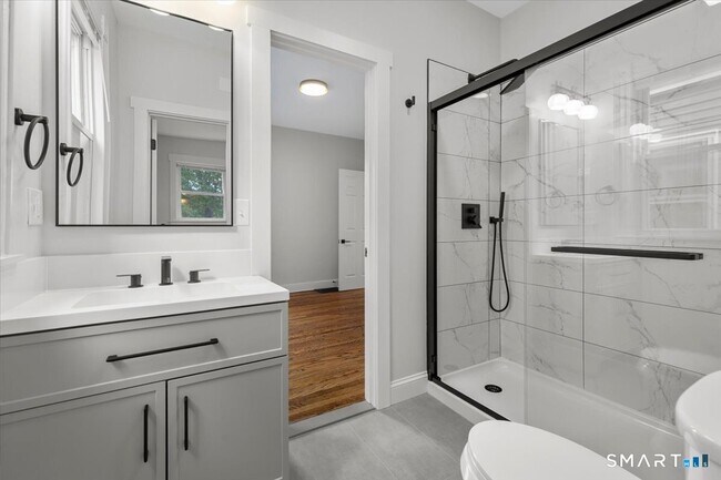 Building Photo - 36 Maple St