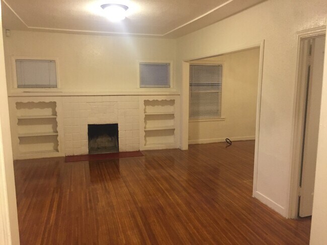 Building Photo - 5440 Trask St
