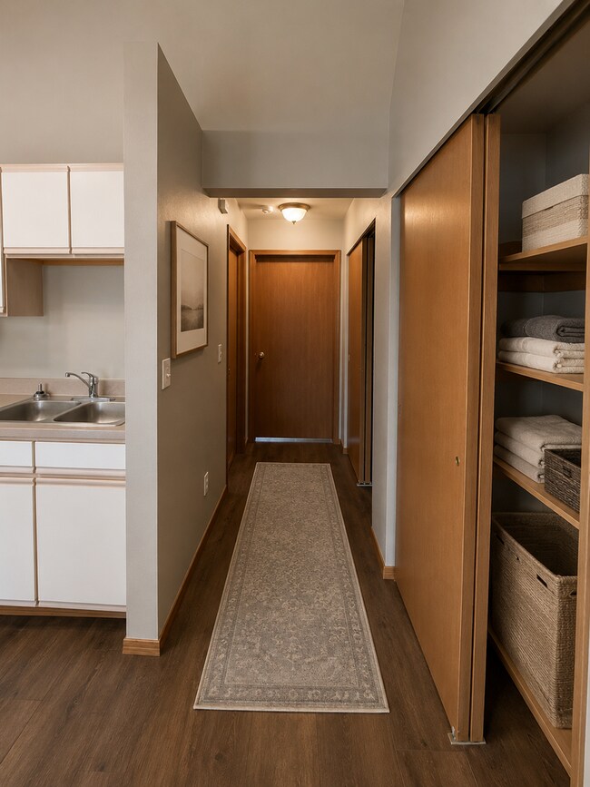 Building Photo - Simple, Spacious, And Ready For You!
