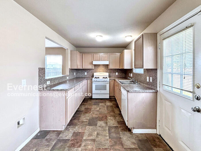 Building Photo - 14903 Sunset Bay Ct