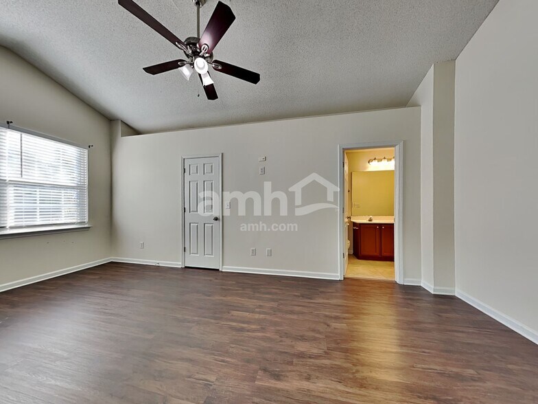 Building Photo - 4533 Hyperion Ct