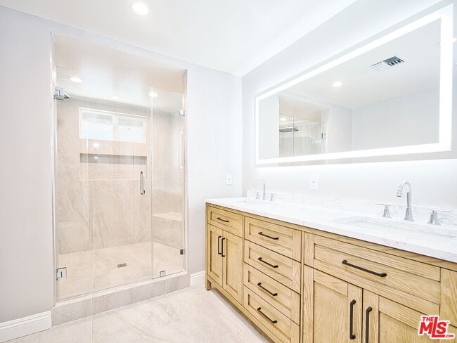 Building Photo - 4863 Don Juan Pl
