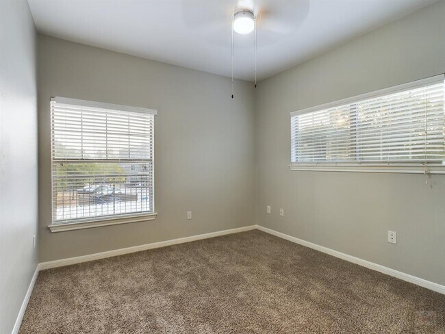 Building Photo - 2320 Gracy Farms Ln
