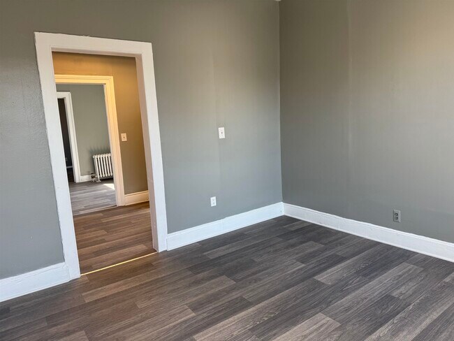 Building Photo - 132 43rd St