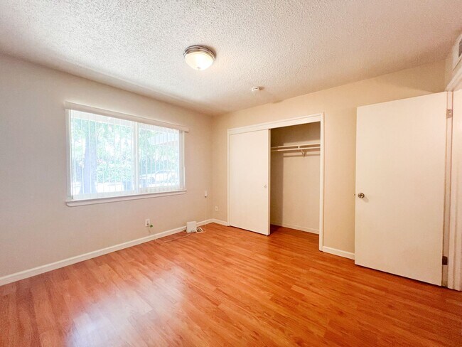 Building Photo - Inviting Duplex Just 5 Minutes from Sac State