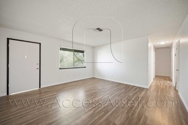 Building Photo - Single-Story 3BR Home with Garage & Fully Fenced Yard