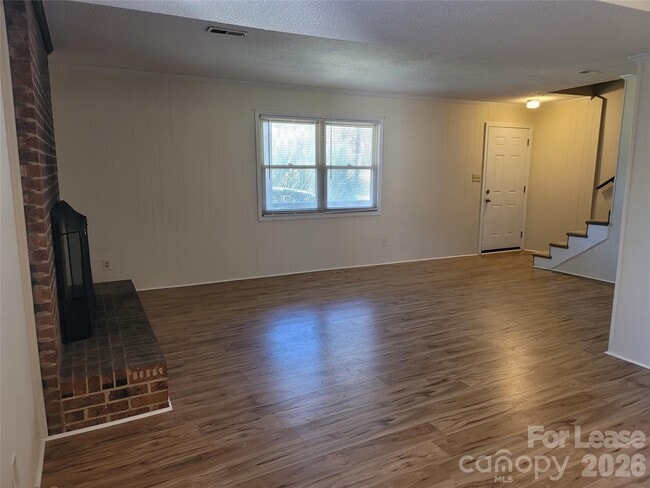 Building Photo - 5323 Chestnut Lake Dr