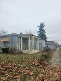 Building Photo - 3 bedroom west side