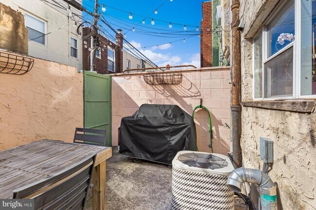 Building Photo - 808 Sears St