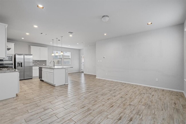 Building Photo - 300 Delta Crst