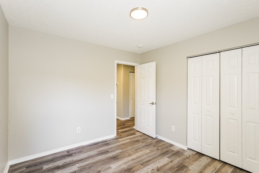 Building Photo - 2761 Sutherland Dr