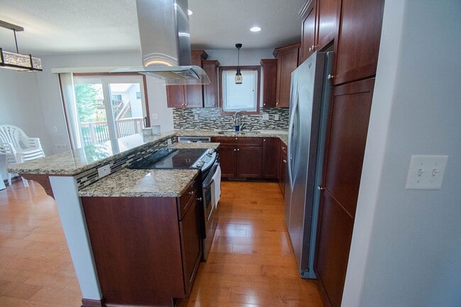 Building Photo - Beautiful NW Rochester home w/upgraded finishes!