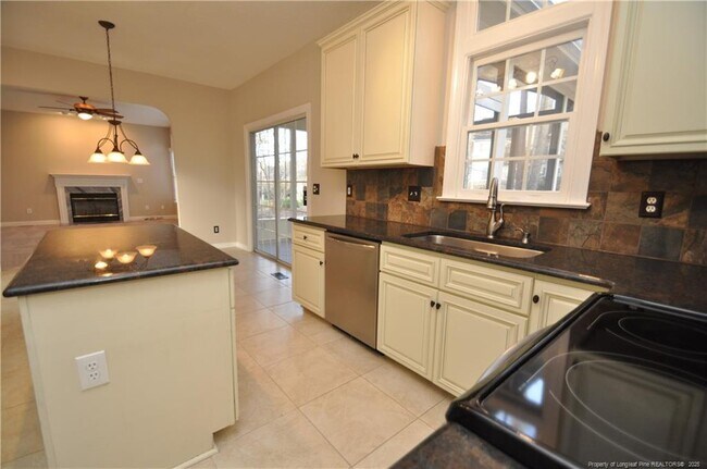 Building Photo - 206 Whiteberry Dr