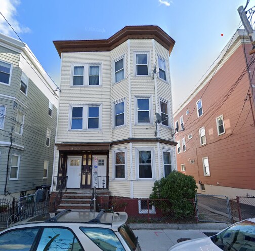 Building Photo - 376 Prospect St