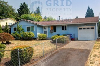 Building Photo - 3 Bedroom Ranch in Milwaukie