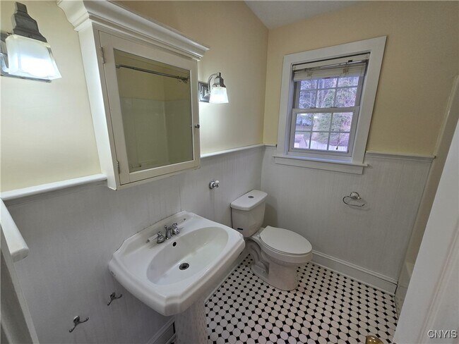 Building Photo - 205 Elmbrook Dr