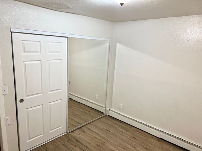 Building Photo - Midtown 3 Bed Apt. w/ 2 Car Garage
