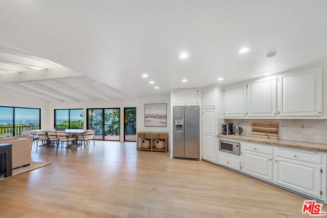 Building Photo - 9305 Beverlycrest Dr