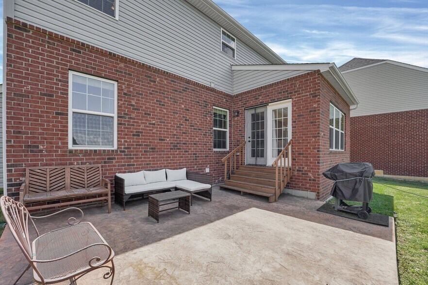 Building Photo - 6468 Holly Ln