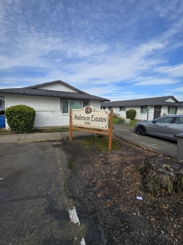 Primary Photo - 616 NE Anderson St