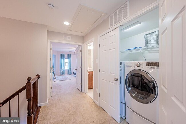 Building Photo - 6748 Green Mill Way