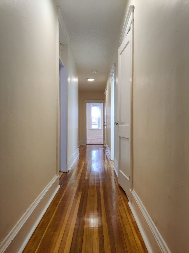 Building Photo - 10 Barrows St