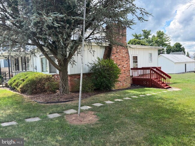 Building Photo - 243 S Allison St
