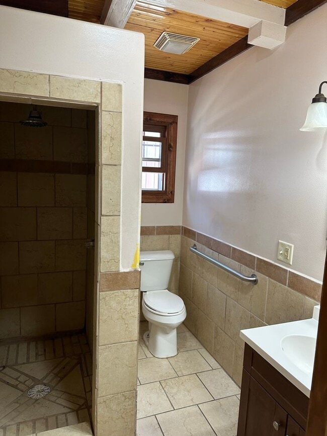 Building Photo - 3113  A,B,C