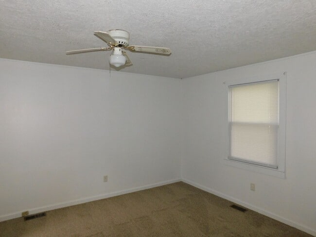 Building Photo - Single Family Home Just Minutes From Cherry Point Base!