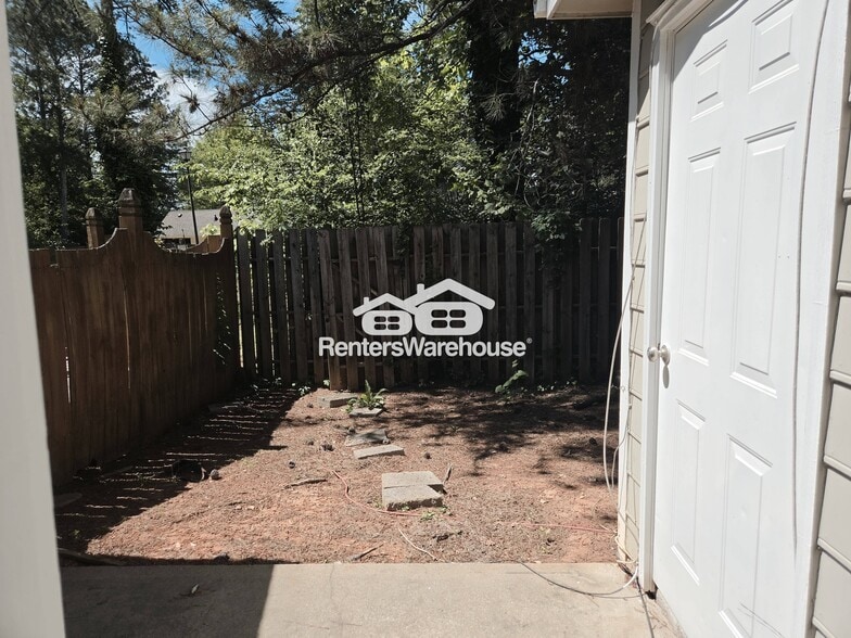 Building Photo - 4891 Jenny Dr