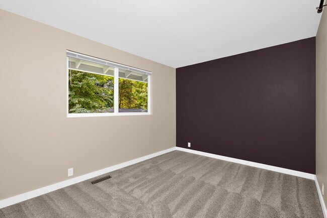 Building Photo - Cottage Lake RV Parking Garage/Shop Plus N...