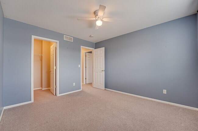 Building Photo - Spacious 3 bed, 2.5 bath home located in Wellington, CO